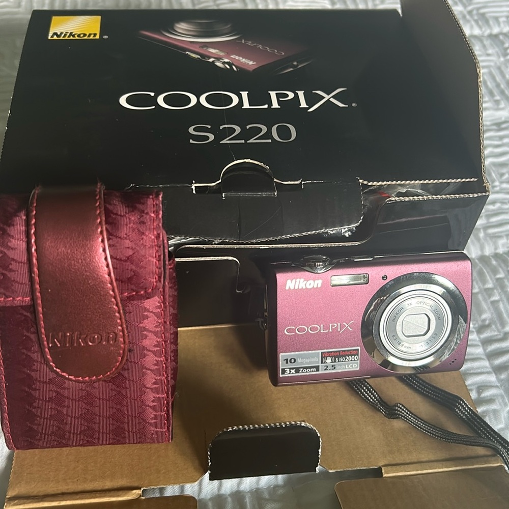 Nikon coolpik digital camera